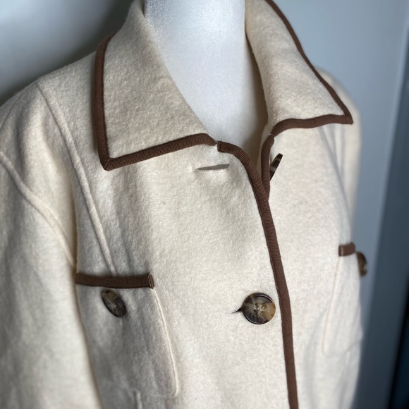 Orvis Women’s White 100% Wool Button up coat - Picture 3 of 5